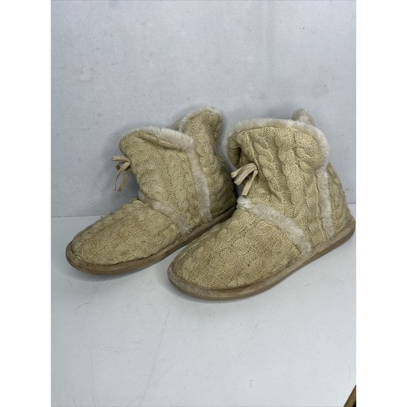 Women’s Steve Madden Knit Boots Slippers Beige Size 10 Soft Furry Inside - Picture 1 of 7